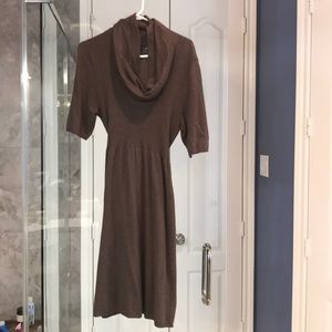 Brown short sleeved sweater dress with belt